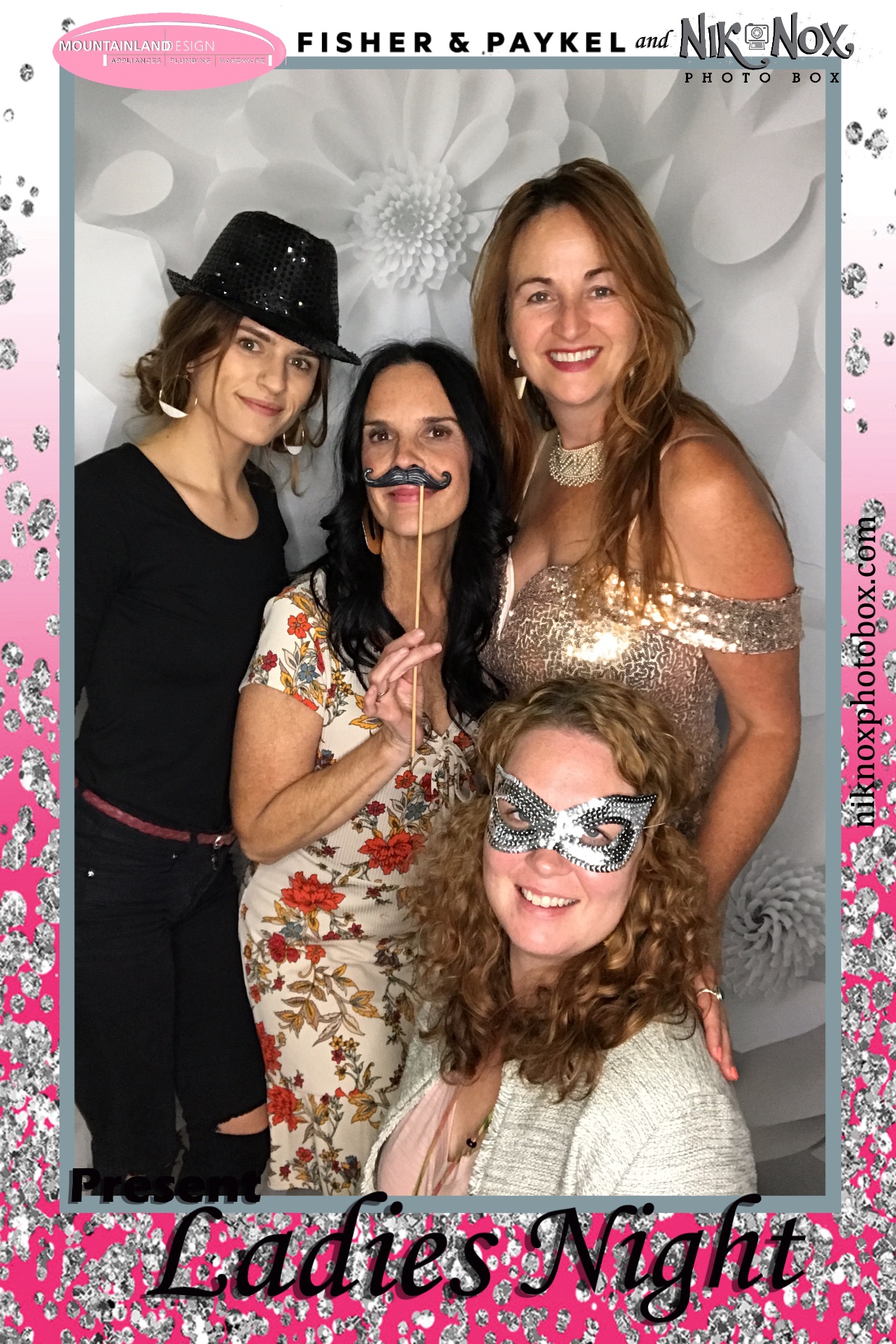 Ladies Night | View more photos from the event at gallery.niknoxphotobox.com/u/NiKnox-Photo-Box/Ladies-Night